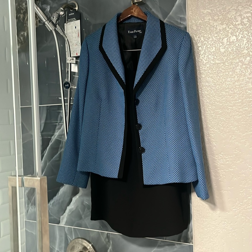 Beautiful Evan-Picone 2pc Suit With Textured Jacket.